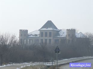 Székesfehérvár Kisfalud Simay-Holczer kastély