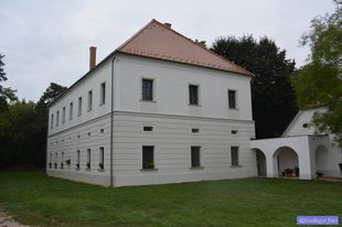 Vértesacsa Takáts kúriaNaszály/Billegpuszta Balogh-Esterházy kastély