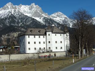 Saalfelden am Steinernen Meer Dorfheim kastély