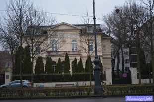 VI.ker. dr. Megyeri Izodor villa