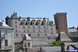 Pau Pau kast&eacute;ly