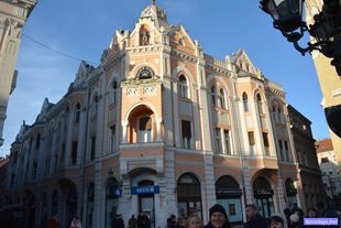 &Uacute;jvid&eacute;k Vasember palota